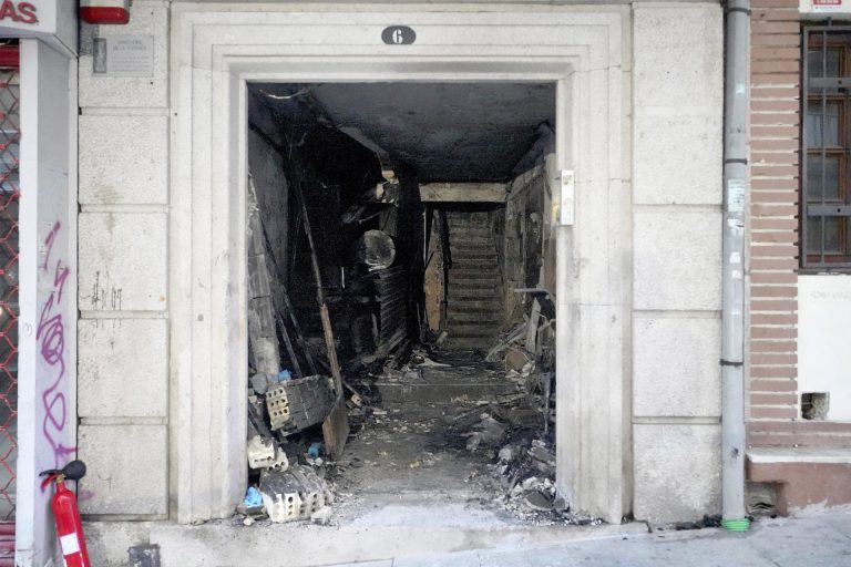 Plataforma de Bombeiros Públicos denuncia que tragedias como el incendio de Vigo «retratan» el «abandono» del servicio