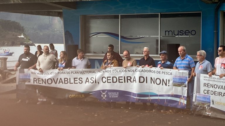 Pescadores se concentran en Cedeira contra proyectos de eólica marina que «sacrifican» el sector
