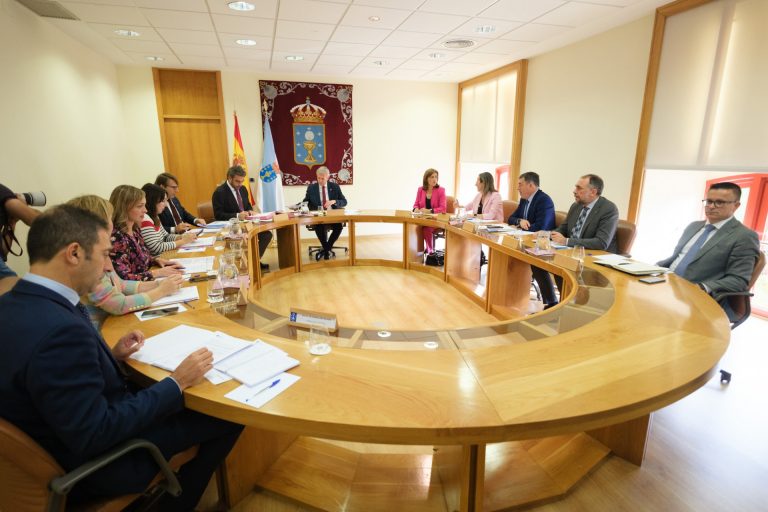 Pesca.- La Xunta destina 210.000 euros para retirar en 40 días las jaulas de Isidro de la Cal abandonadas en Sada