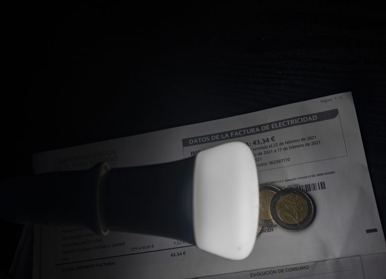 El precio de la luz sube un 165% este sábado, hasta los 61,24 euros/MWh