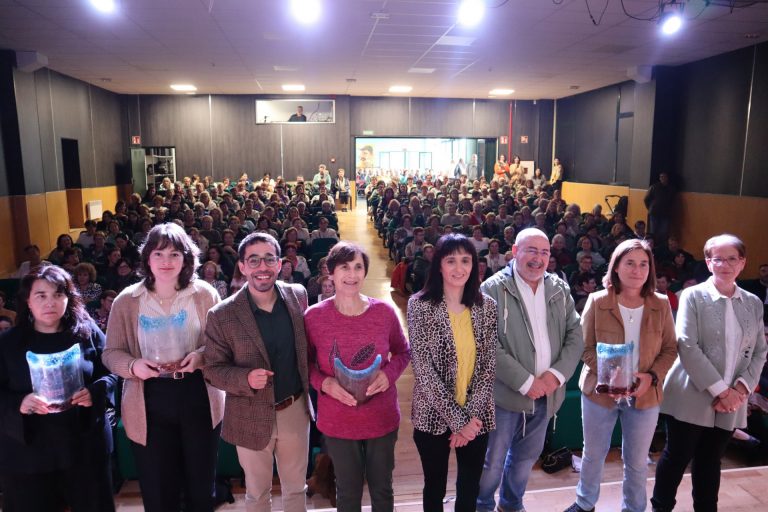 Más de 400 mujeres reivindican en Santa Comba (A Coruña) en el día de la mujer rural su «papel esencial»