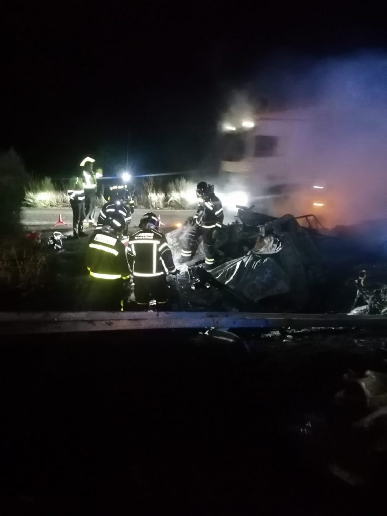 Dos vecinos de Sada (A Coruña), los fallecidos en el accidente entre dos camiones en la A-6 en Valladolid