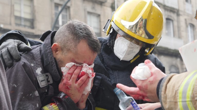 Bomberos denuncian una carga antirreglamentaria de la Policía en Ourense y llaman a la calma para próximas protestas
