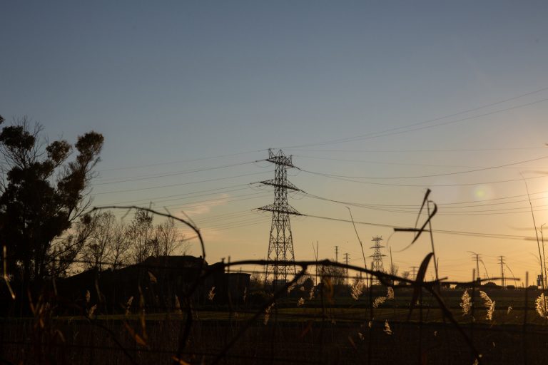 El precio de la luz baja un 34% este miércoles, hasta los 68,71 euros/MWh