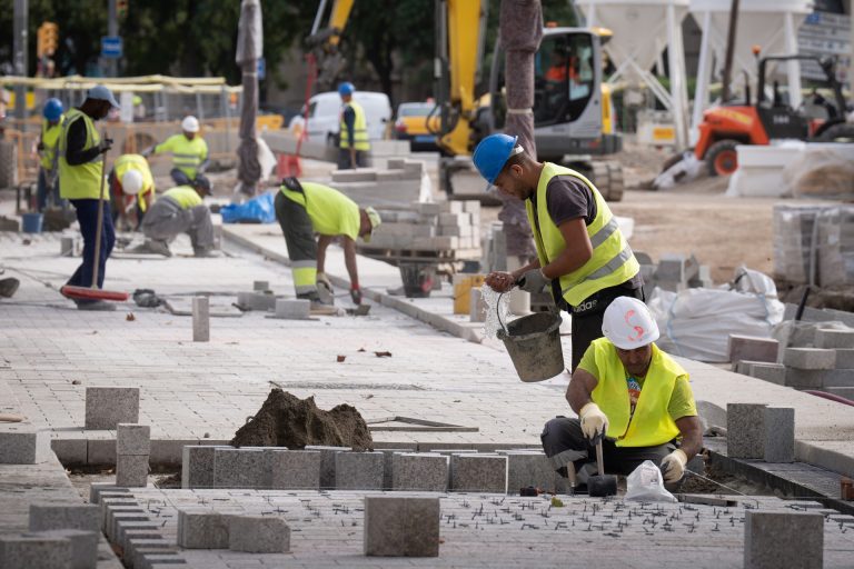 El paro bajó en 2.500 personas en verano en Galicia, pese a incrementarse a nivel nacional