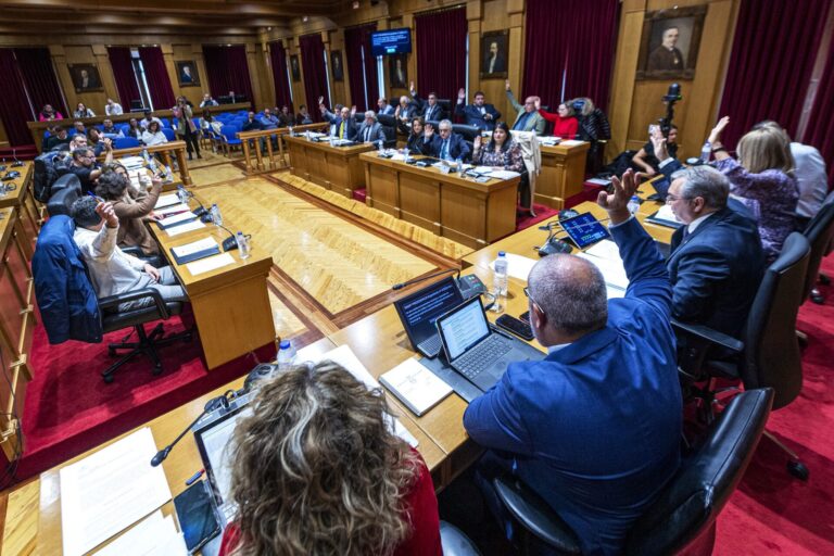 El pleno de la Diputación de Ourense aprueba una modificación de crédito de 10 millones, con la abstención de PSOE y BNG