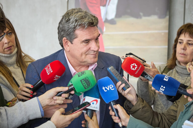 Escrivá convoca a alcaldes y consejeros de CCAA para abordar la crisis migratoria que afecta a Canarias