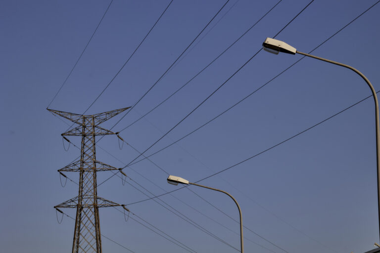 El precio de la luz se desploma hasta los 4,53 euros/MWh en el inicio de noviembre y marca su mínimo del año