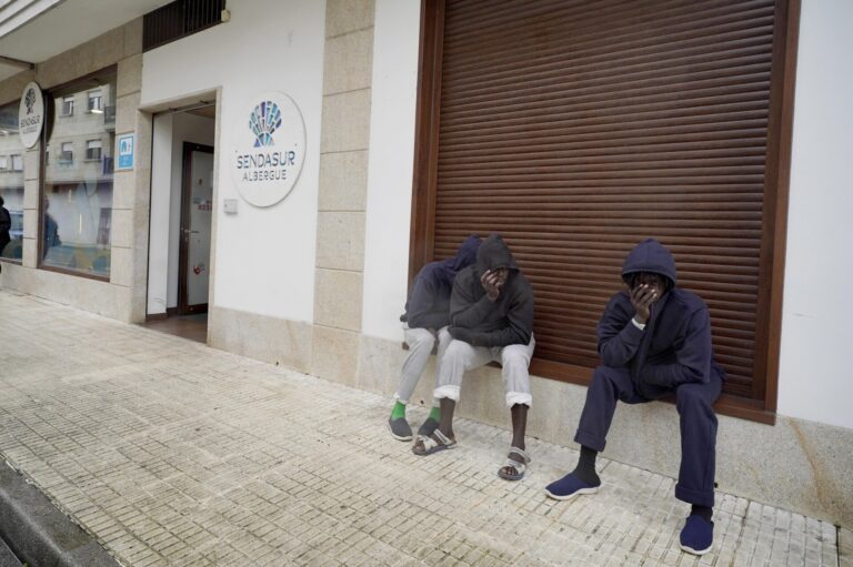 La Xunta reprocha al Gobierno que actúe «de espaldas» al Ejecutivo autonómico con la llegada de migrantes a Galicia