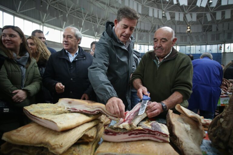 Besteiro denuncia en Monterroso (Lugo) la «incompetencia» de Rueda para gestionar los fondos europeos enviados a Galicia