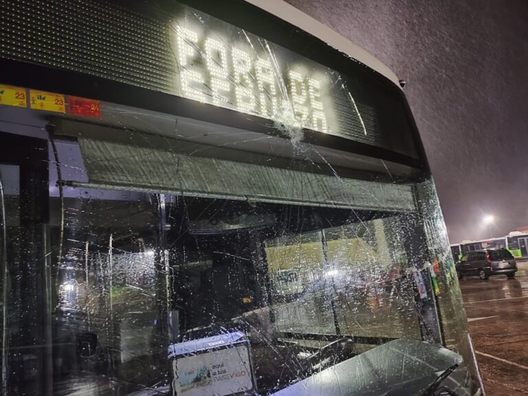 La concesionaria del bus urbano de Vigo denuncia dos ataques a buses en la jornada de paro de este miércoles