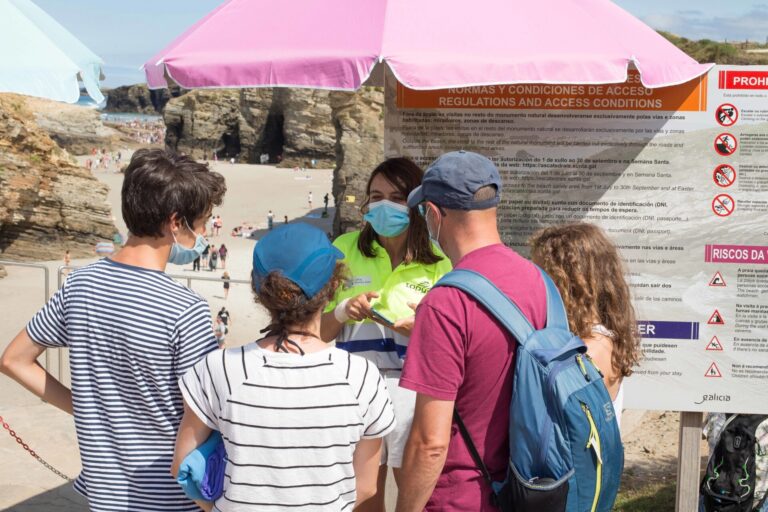 Turismo.- El empleo del sector turístico se dispara un 20% en Galicia en verano