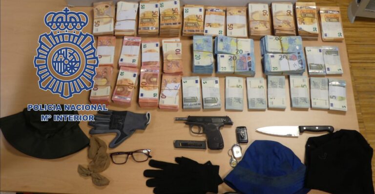 Los atracadores detenidos en Vigo el viernes se llevaron más de 100.000 euros de la sucursal bancaria de Coruxo