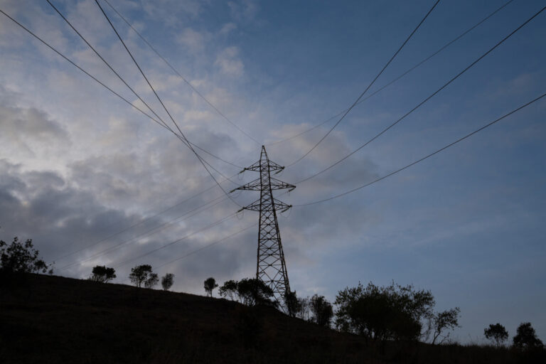 El precio de la luz desciende un 22% este jueves, hasta los 71,21 euros/MWh