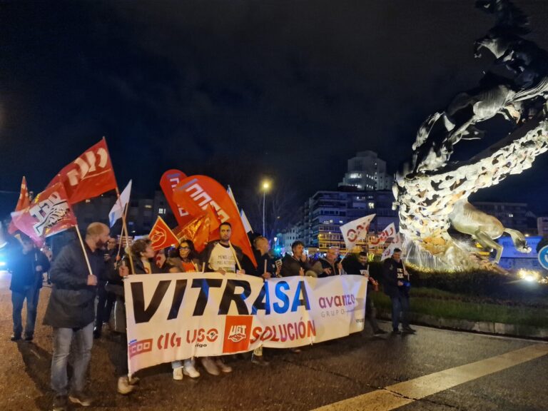Decenas de empleados de Vitrasa acusan a Abel Caballero de «ignorar a los viajeros» en una nueva manifestación en Vigo