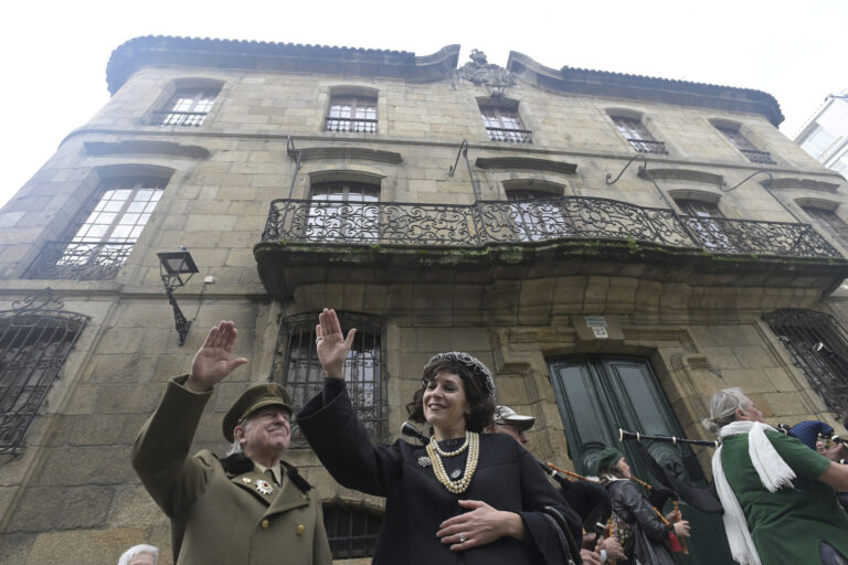 Cientos de personas vuelven a reclamar en A Coruña la recuperación de la Casa Cornide, expoliada por los Franco