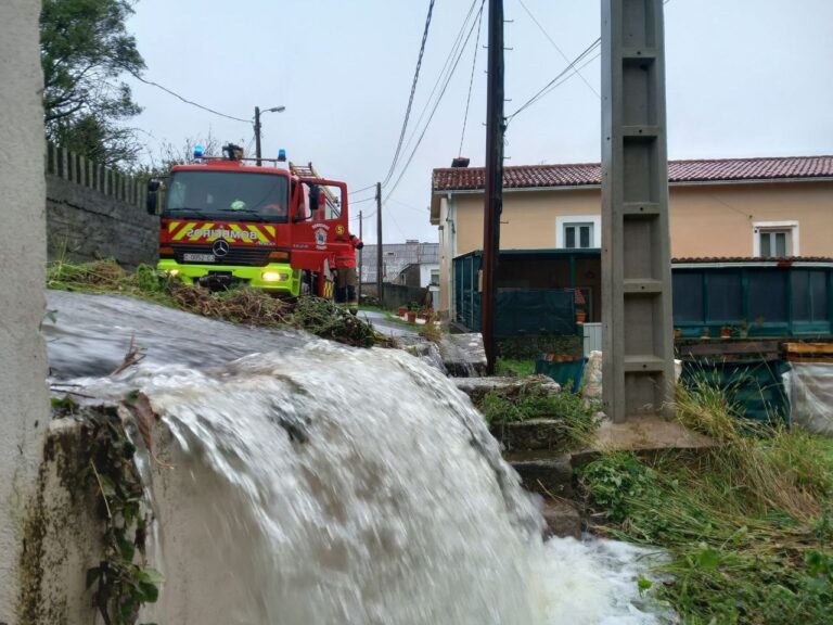 Ferrolterra, la zona más afectada por el temporal en las últimas horas, lo que obliga a desplazar operarios de la Axega