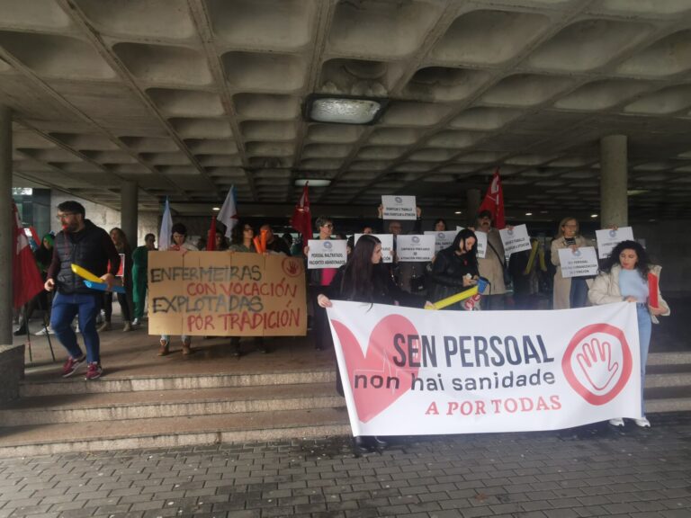 Enfermeros protestan frente a varios hospitales gallegos para pedir mejores condiciones y más plazas contra jubilaciones