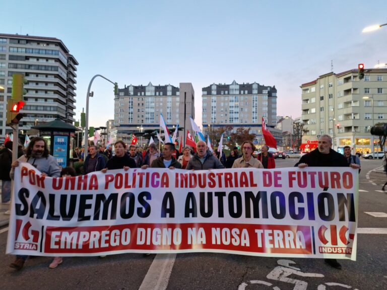 Trabajadores de la automoción se manifiestan en Vigo para pedir una «política industrial de futuro» para el sector