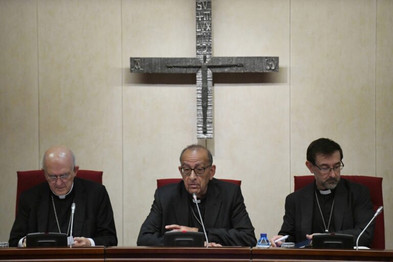 Los obispos españoles analizarán desde mañana un plan de reparación integral a víctimas de abusos en la Iglesia