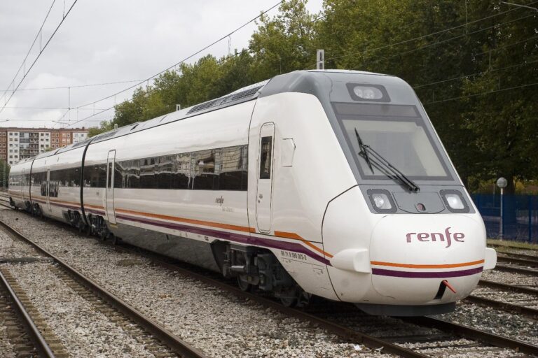 Varias incidencias técnicas en los trenes que unen Vigo y A Coruña provocan retrasos a primera hora de este lunes