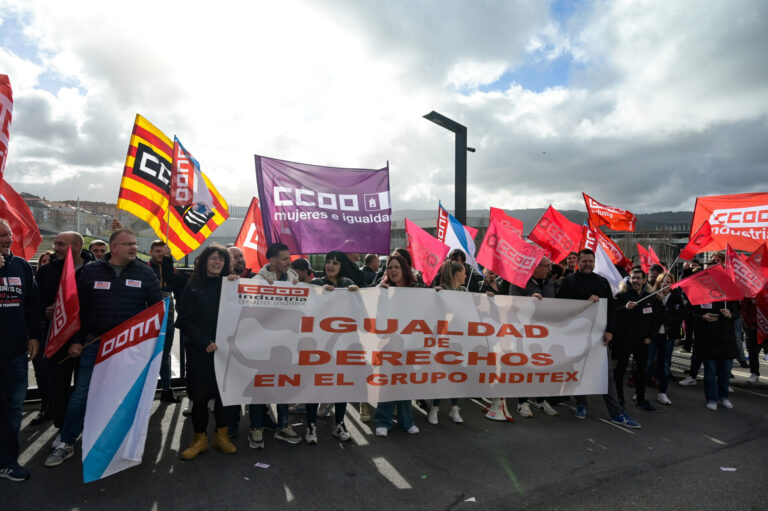 Trabajadores de Inditex exigen en Arteixo (A Coruña) un acuerdo marco para la igualdad de derechos en centros logísticos