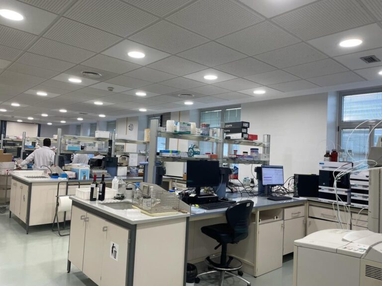 La Xunta completa la renovación de la equipación del Laboratorio de Salud Pública de Galicia