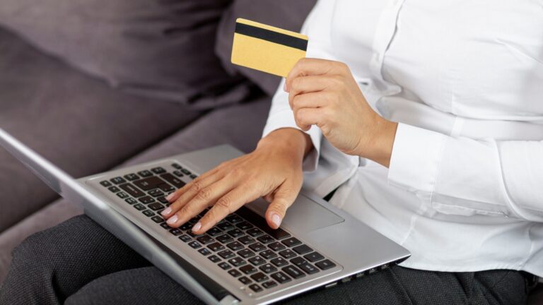 Digital.-Evitar wifis públicas y actualizar las aplicaciones: recomendaciones frente a las estafas por el ‘Black Friday’