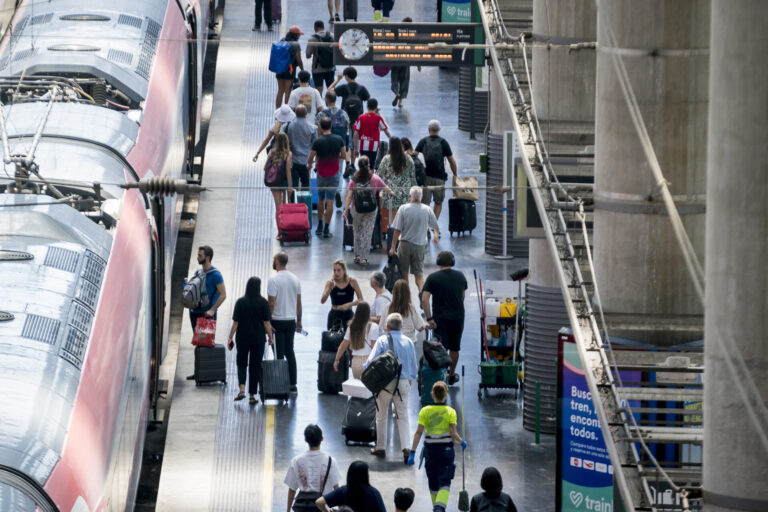 Una nueva incidencia operativa en Renfe provoca retrasos de cerca de una hora en varios trenes en Galicia