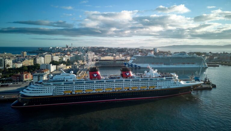 El puerto de A Coruña supera los 300.000 cruceristas hasta octubre con 121 escalas