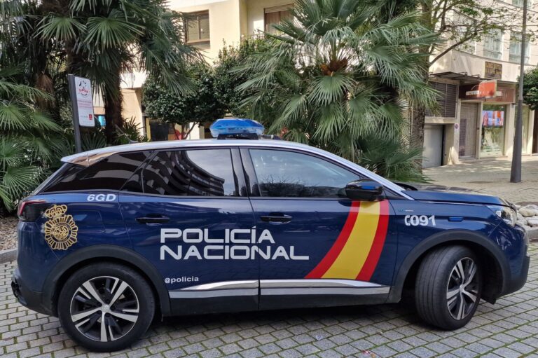 Detenido en Vigo un hombre tras robar en una furgoneta y tratar de comprar un ordenador con una tarjeta que no era suya