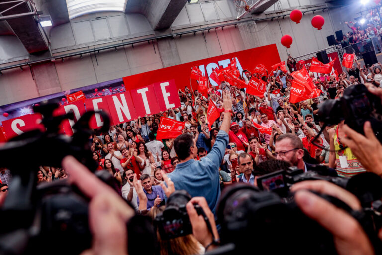 El PSOE moviliza autobuses desde toda España para llenar el acto de Sánchez este domingo en Madrid