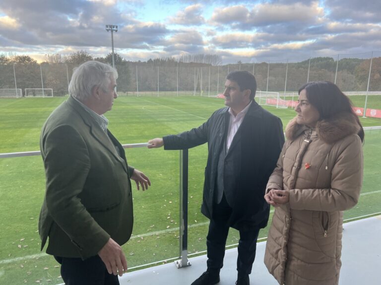 El delegado del Gobierno apunta que la mejora del área deportiva de Pol (Lugo) «atrae a gente del exterior»