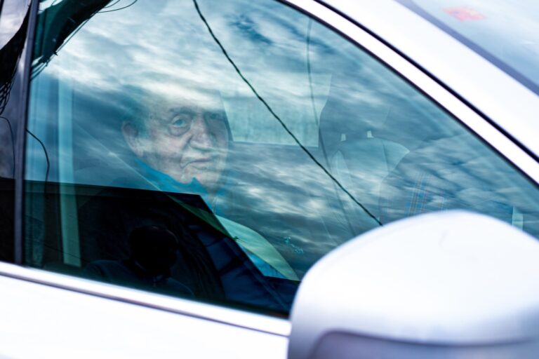 Juan Carlos I adelanta su salida de Sanxenxo (Pontevedra) y pone rumbo a Vitoria