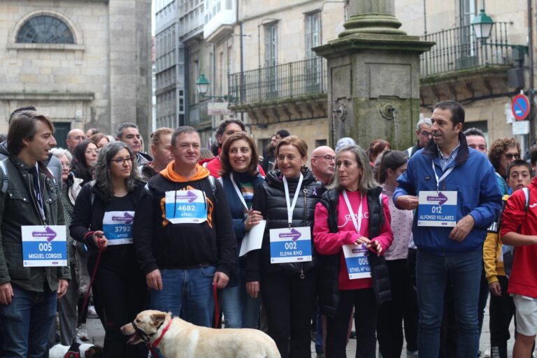 Cientos de personas se reúnen en Santiago en la caminata contra la violencia de género ‘Camiño ao respecto’