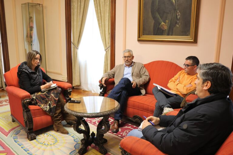 La alcaldesa de Lugo urge a la concesionaria de la limpieza negociar y exige a la Xunta atender a sus «competencias»