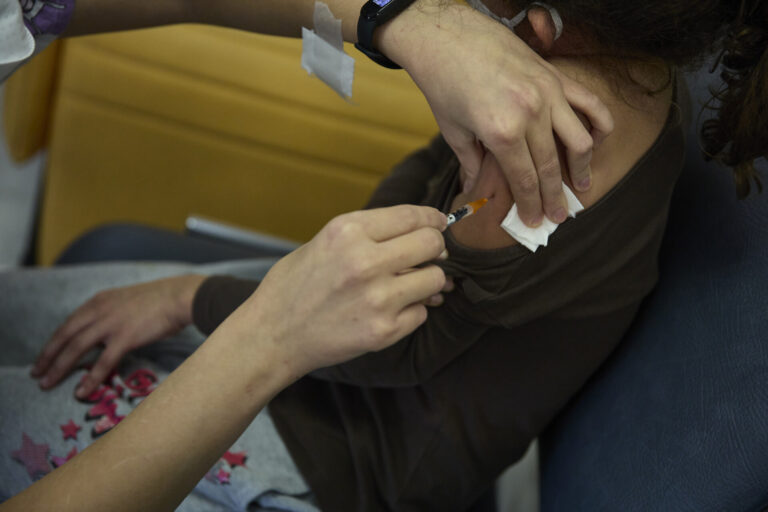 AV.- Galicia reduce en casi 10 días el tiempo medio de demora para intervenciones quirúrgicas en 2023