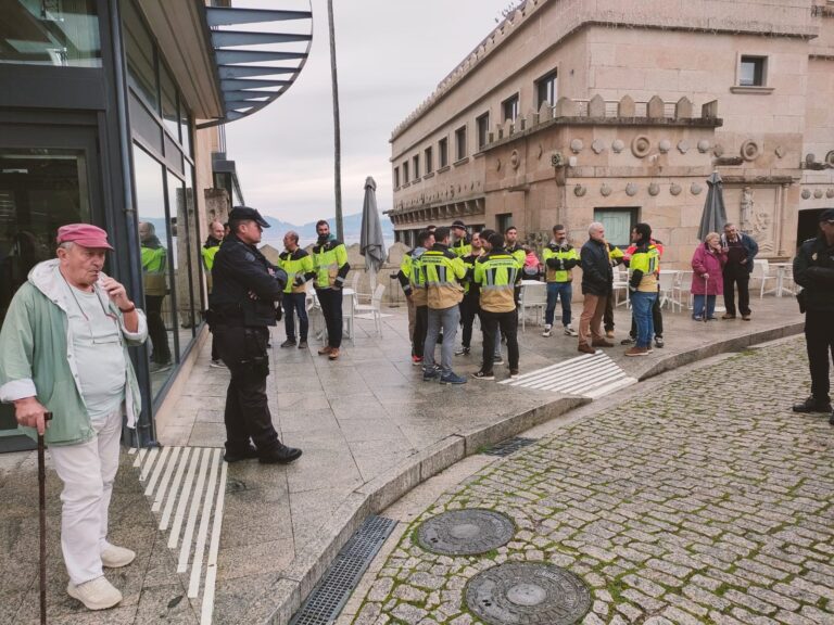 Bomberos en huelga se reúnen con Rueda en Vigo: «El presidente se abre a convocar mesa negociadora la próxima semana»