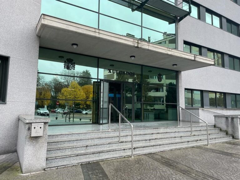 Aplazado el juicio contra el vecino de Sarria (Lugo) acusado de acoso por la huelga de letrados del turno de oficio