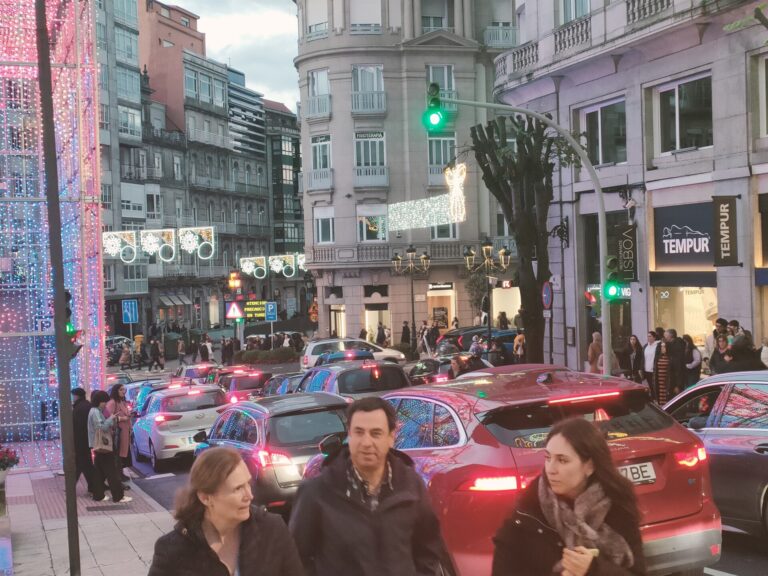 Abel Caballero celebra el «lleno apoteósico» del fin de semana en Vigo, aunque evita hablar de los problemas de tráfico