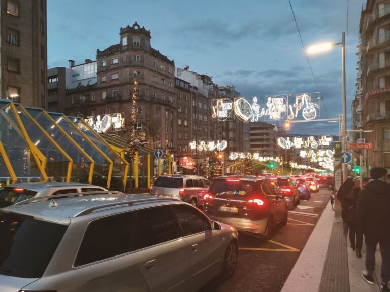 El gobierno de Vigo niega «colas kilométricas» por la Navidad y dice resolver «satisfactoriamente» la afluencia de gente