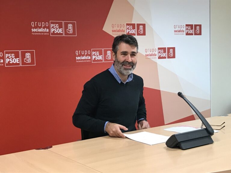 Juan Díaz Villoslada, el exconcejal coruñés que dimitió por discrepancias con la alcaldesa, pide la baja del PSOE