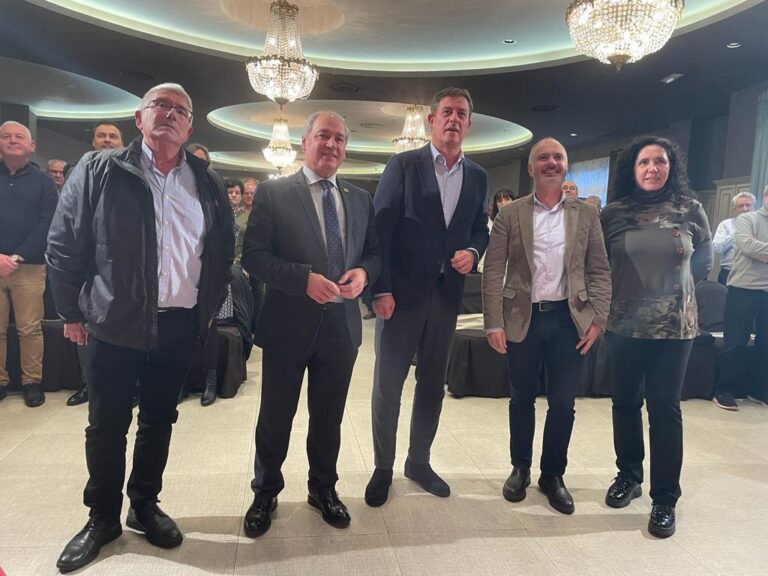 Besteiro denuncia el «descontrol» de la Xunta en el pago de las ayudas de la PAC e insta al sector a apoyar «el cambio»