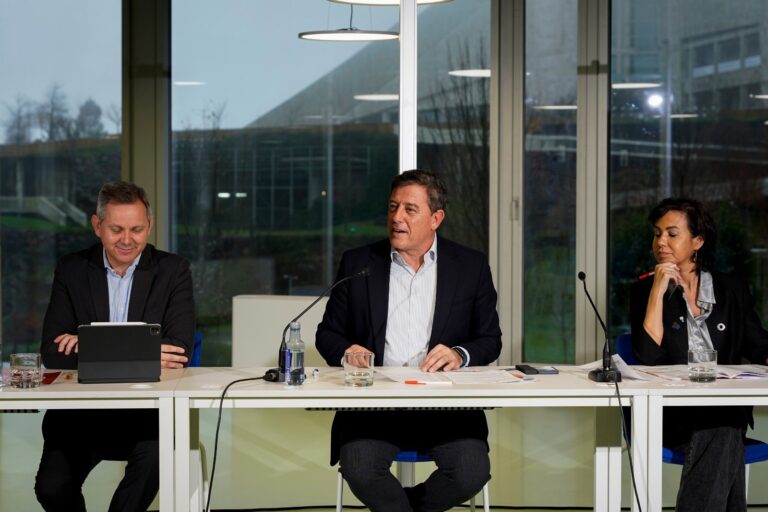 Besteiro cree que el «temor» del PP a que se presente Vox en Galicia «confirma» que «no va a tener mayoría absoluta»