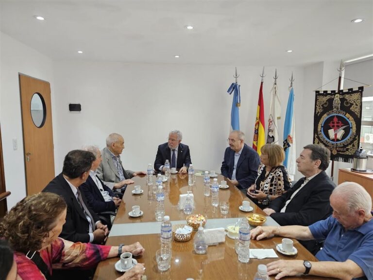 El presidente del Parlamento de Galicia visita el Instituto Santiago Apóstolo de Buenos Aires