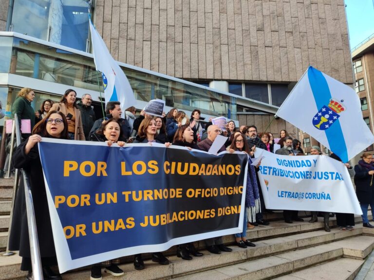 Abogados y procuradores secundan nuevas protestas ante los juzgados gallegos para pedir mejoras en el turno de oficio