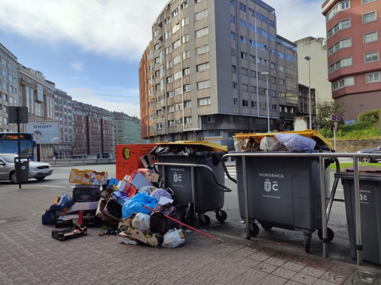 La alcaldesa de A Coruña afirma que el consistorio vigilará el cumplimiento de servicios mínimos en la huelga de basura