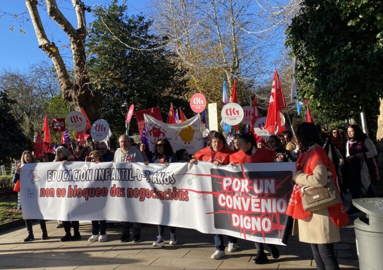 Las trabajadoras de las escuelas infantiles reclaman en Santiago «un convenio y unos salarios dignos»