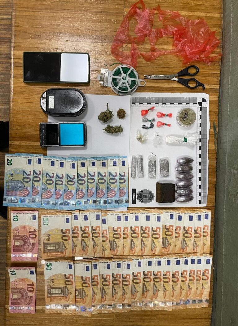 Detenido un vecino de Vigo al que sorprendieron con una mochila en la que llevaba hachís, cocaína, marihuana y dinero
