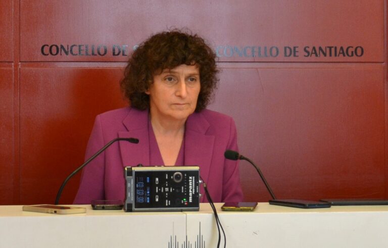 El Ayuntamiento de Santiago prorroga el contrato de multas de tráfico hasta definir una solución para su gestión directa